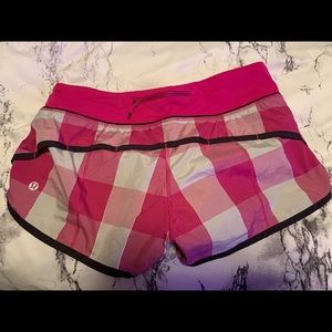 Lululemon - Size 6 - Speed Up Short 2.5”